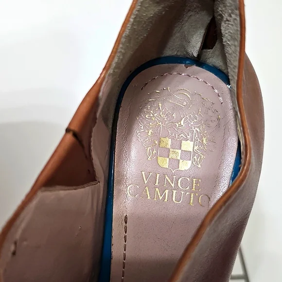 VINCE CAMUTO Leather & Cork Heels - Picture 3 of 13